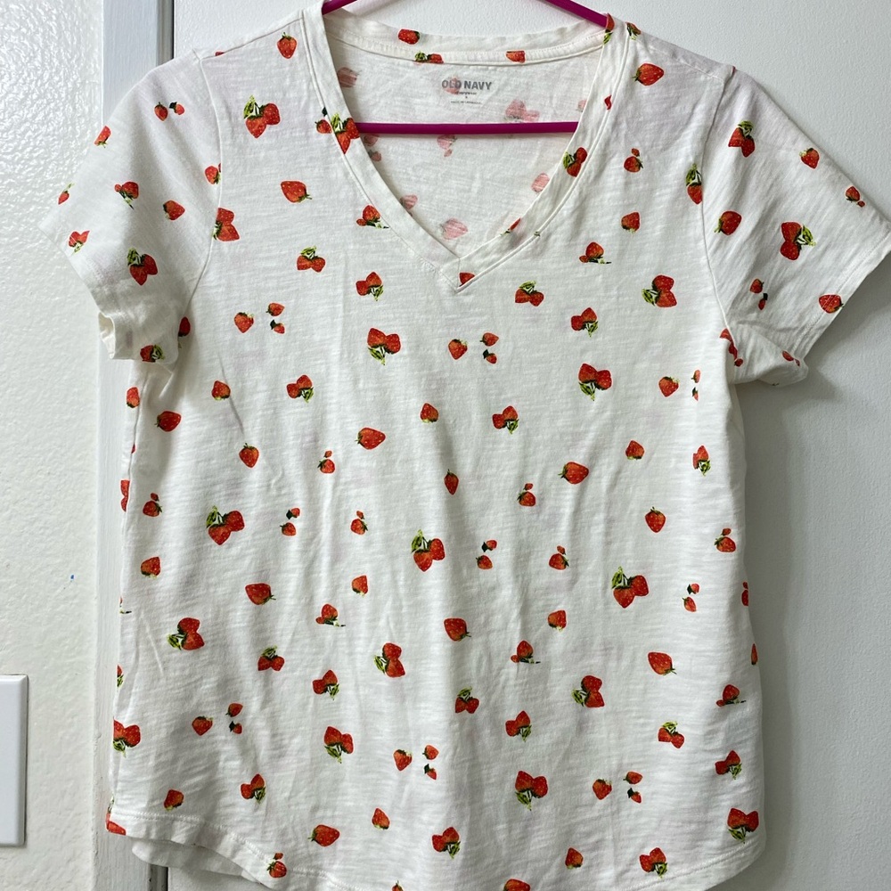 old navy white cute cottagecore strawberry v neck t-shirt